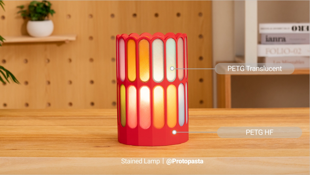 3D printed stained lamp on wooden desk