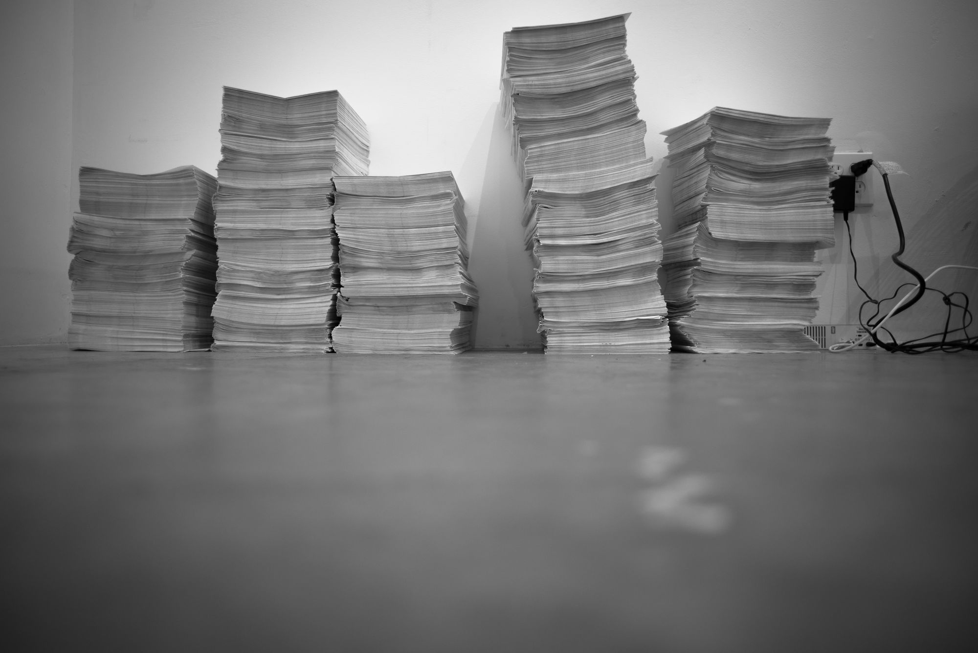 Pilas de papeles, pepeleo y documentación