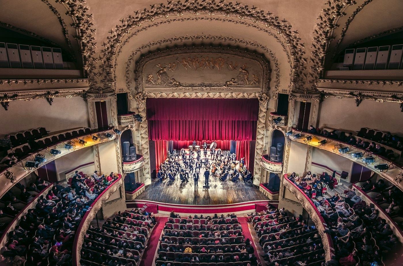 A young company reinventing Tunisia stagecraft