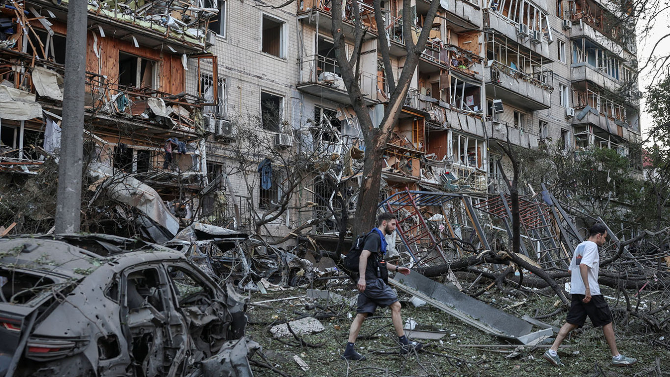 Russia strikes Kyiv with missiles and drones, killing at least