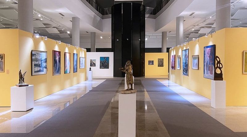 A gallery scene finds its footing in the capital