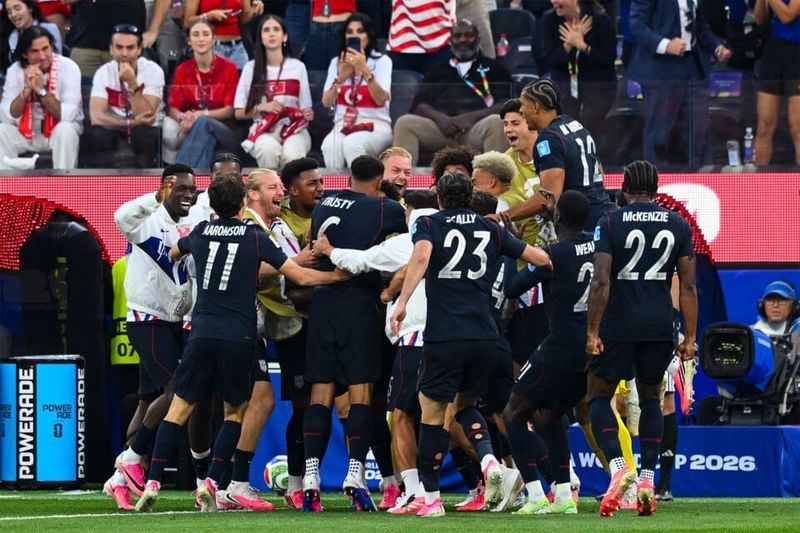Ten-man United States reach World Cup round of 16 after beating Bosnia and Herzegovina 2-0