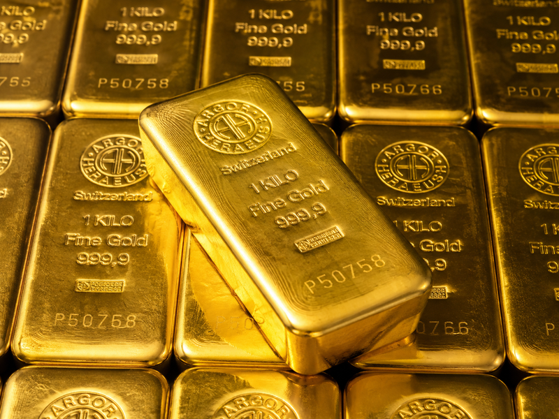 Gold slips below $4,000 as Fed rate-hike bets and firm Treasury yields press the metal to an eight-month low