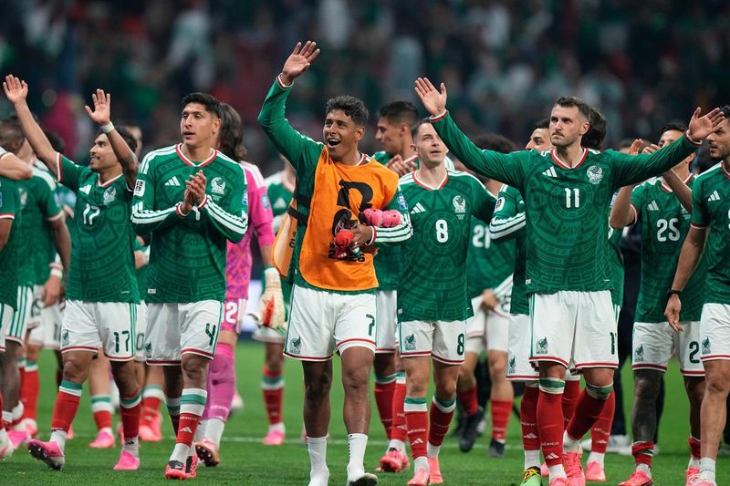 Mexico end 40-year World Cup knockout drought with 2-0 win over Ecuador