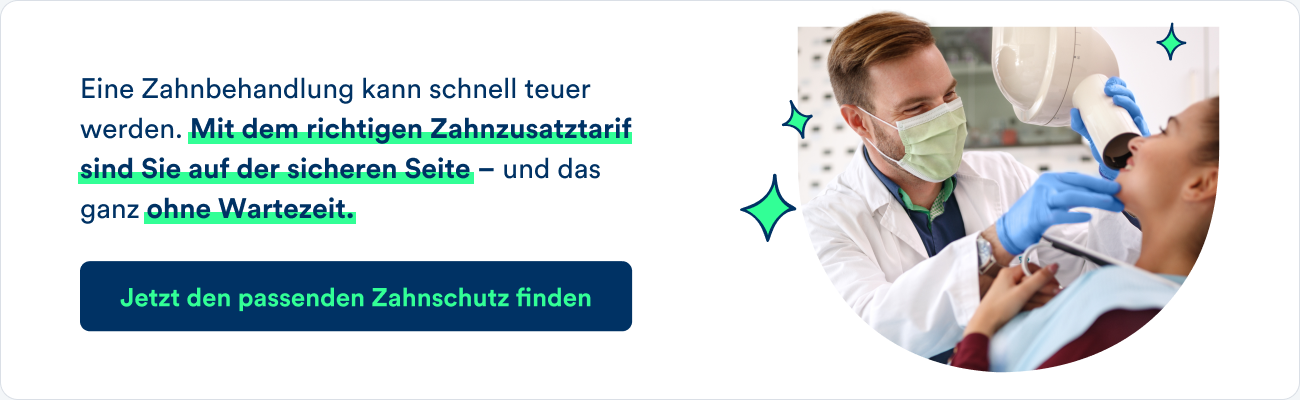 Ein Banner erklärt, das eine Zahnbehandlung schnell teuer werden kann und der richtige Zahnschutztarif helfen kann. Daneben ist ein Bild zu sehen, auf dem eine Patientien von einem Zahnarzt untersucht wird.