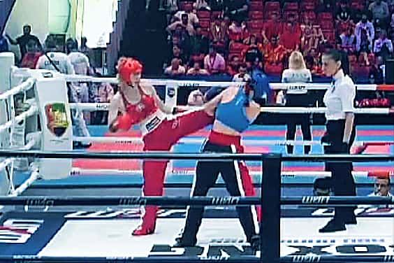 Kaisa Hanson i semifinalen ved VM i Kickboxing