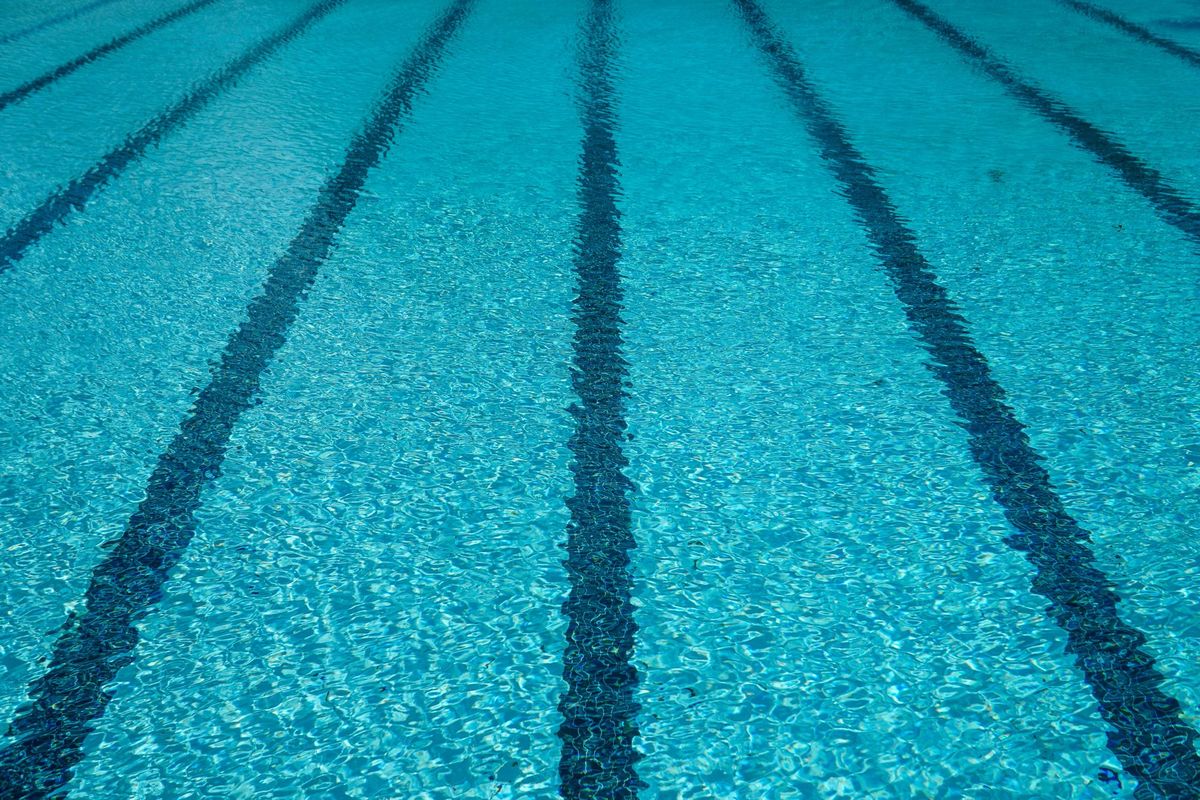 Fällt Schwimmen ins Wasser