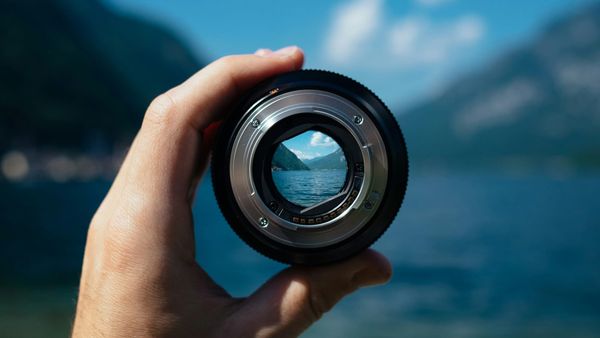 To focus or not to focus?