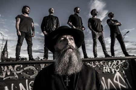 Afbeelding van: Chasing Monsters