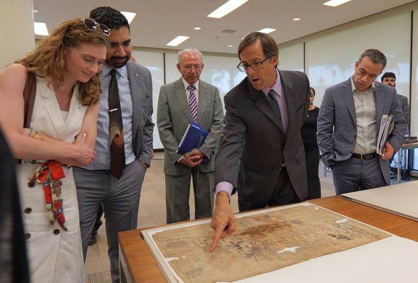 Mexican Ambassador Visits UT Libraries