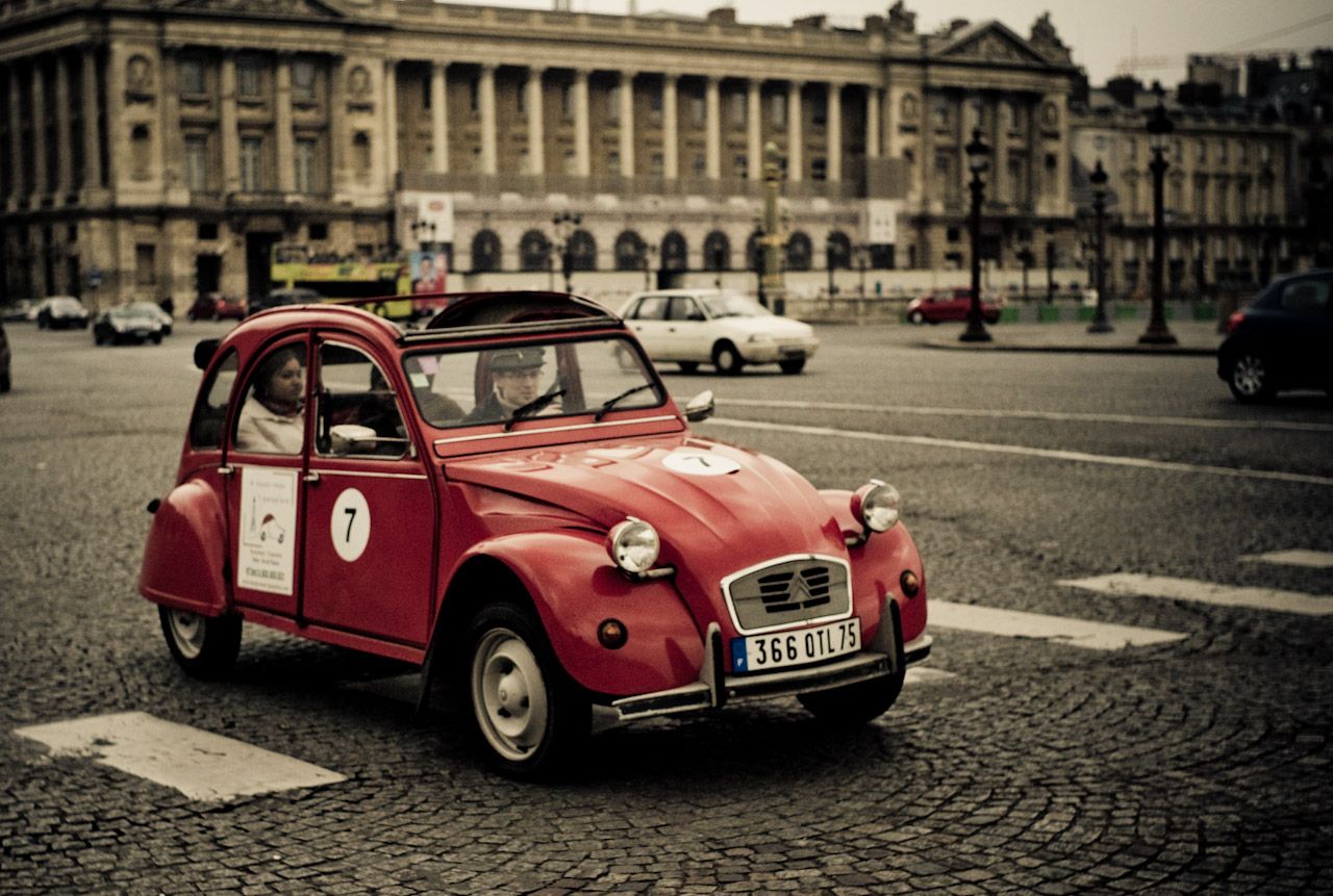 Promenade en 2 CV à Paris - HomeExchange