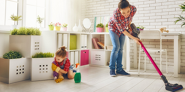 comm634_600x300_strangers_6