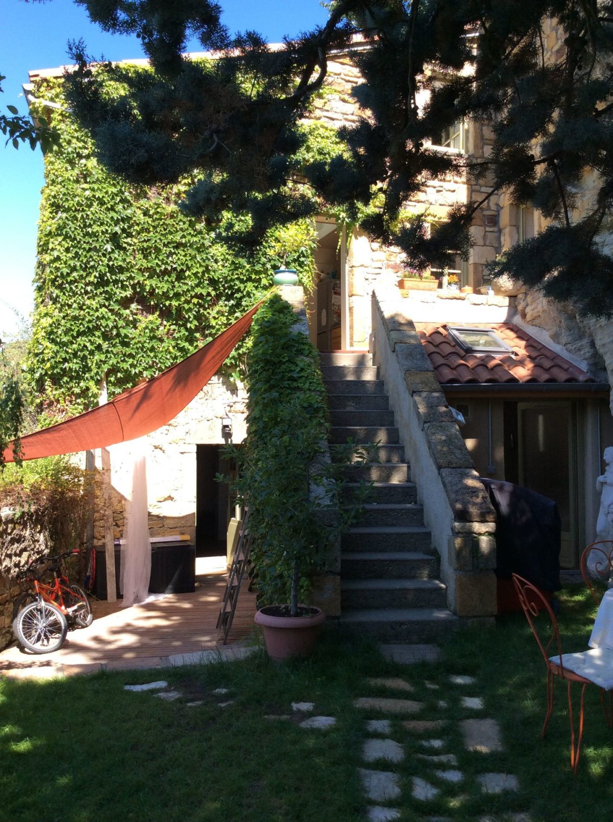 maison troglodytique Auvergne