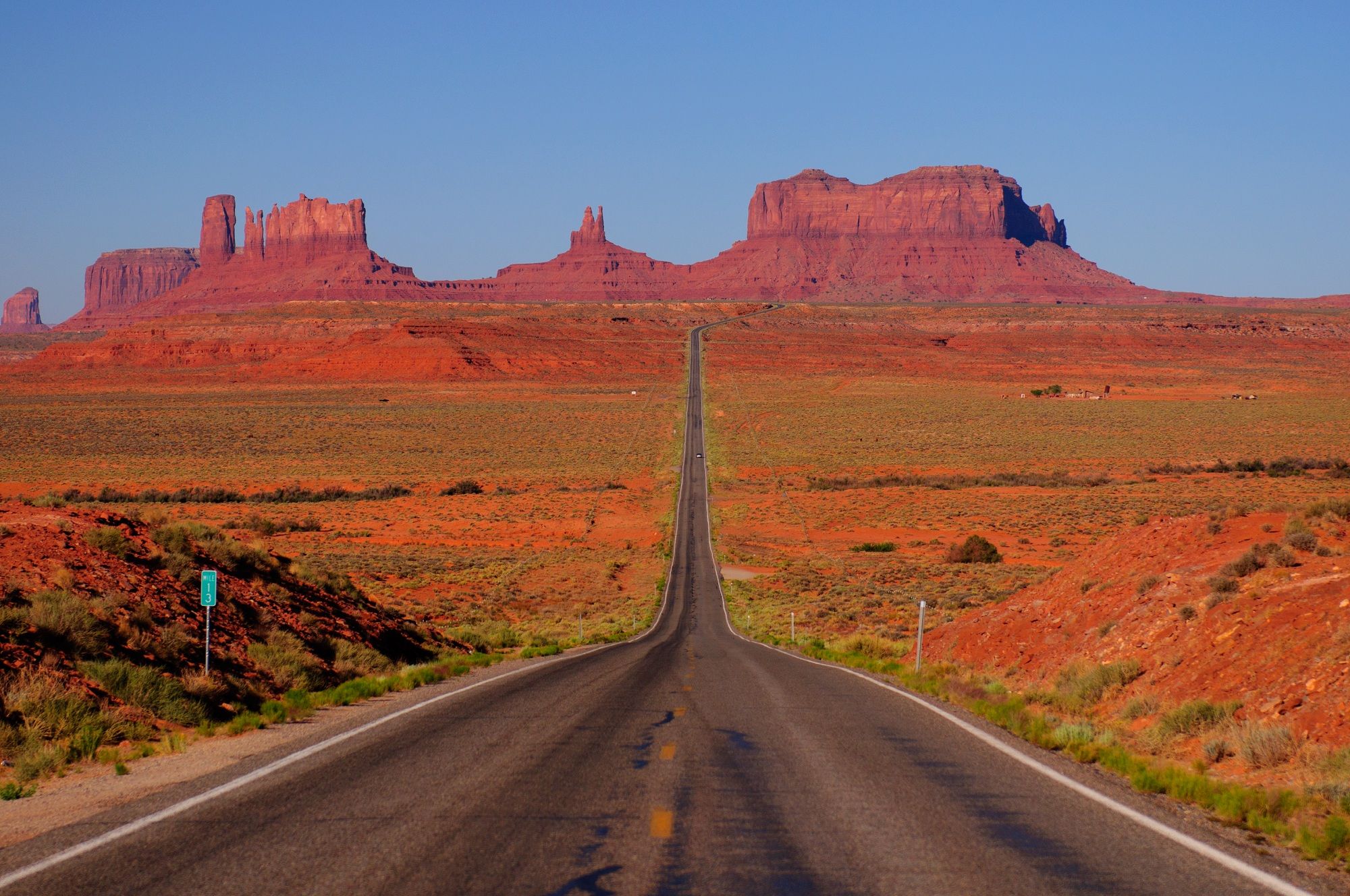 monument-valley-road-top8-parc-nationaux-etats-unis