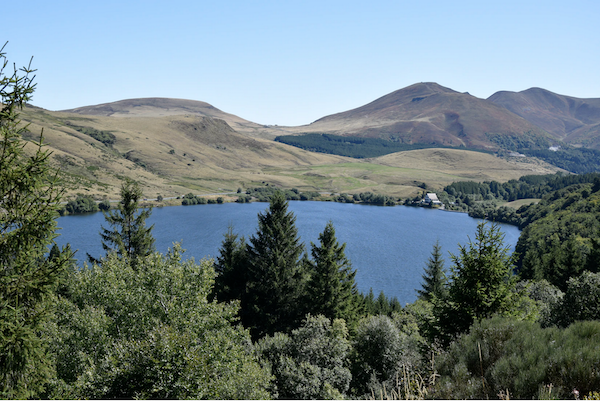 montagne-puy-de-dome-meandre-queuille