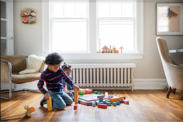 enfant-jouets-chambre-echange-de-maison-famille-temoignage