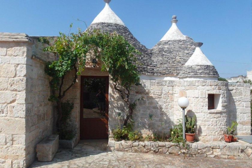 Maison-insolite-Italie-Trulli-Pouilles
