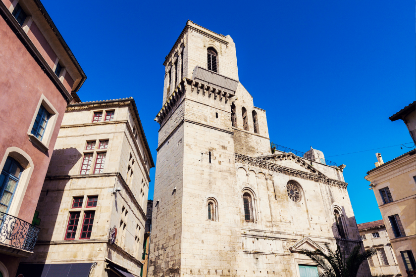 Visiter-en-famille-le-Languedoc-Roussillon-Nimes