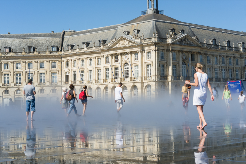 Decouvrir-Bordeaux-activites-insolites-Miroir-eau
