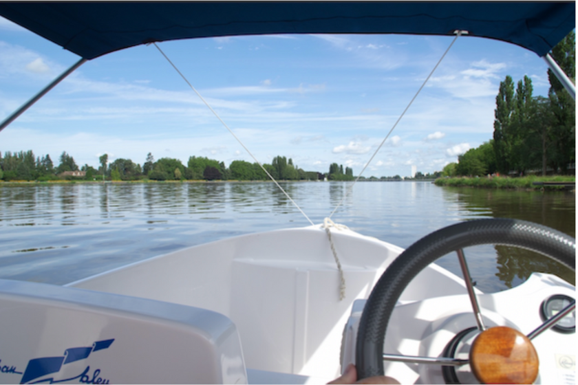 activite-insolite-auvergne-pique-nique-bateau-vichy