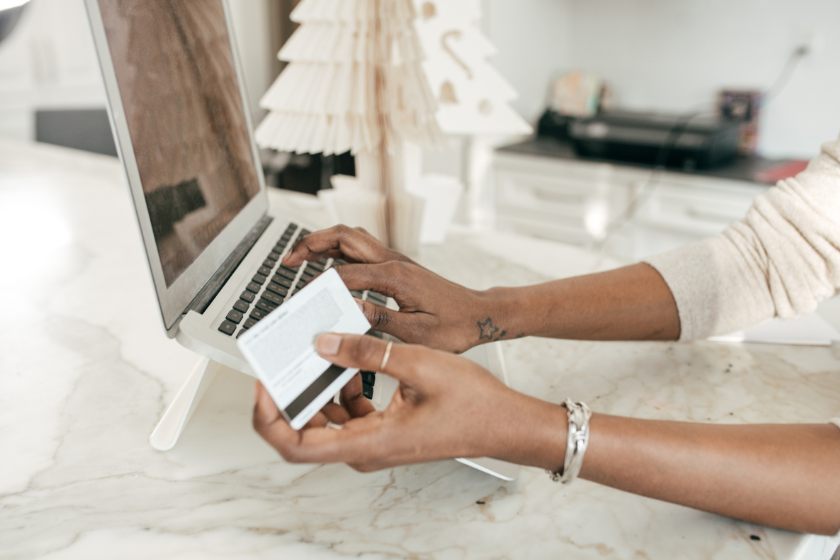 Ne pas céder à la pression de l'urgence pour déjouer les pièges du Black Friday