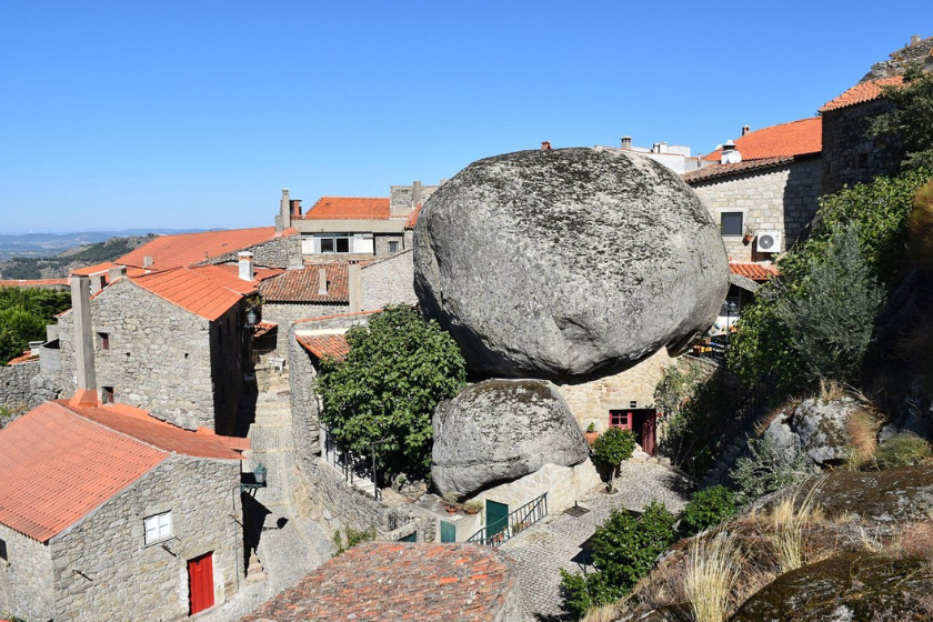 mPlus belles villes du Portugal Monsanto