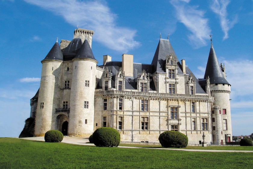 plus beaux châteaux de France Château de la Rochefoucauld