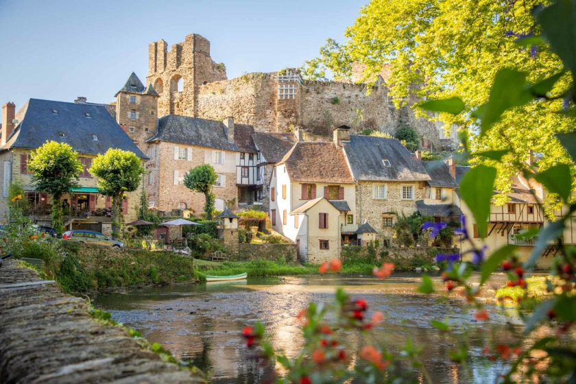 Destinations vacances juillet en France Haute-Corrèze Ségur le Château