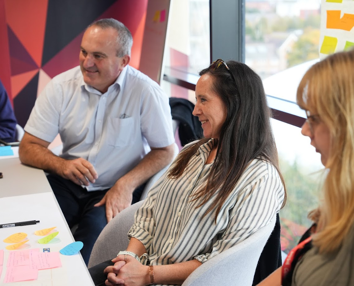 Dylunio Gwasanaethau Digidol gyda Phobl: Sesiynau Digidol Newid [Ar-lein]