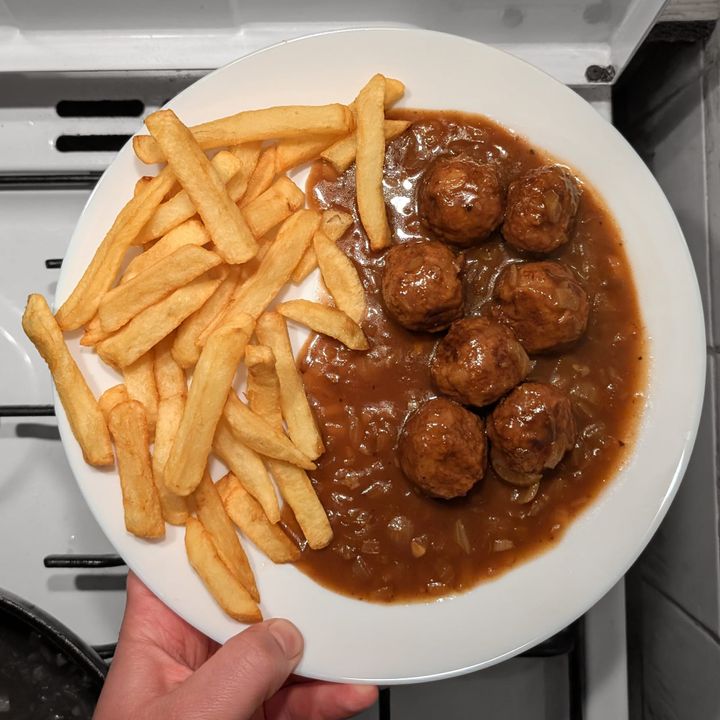 Belgian meatballs: Boulets à la Liégeoise