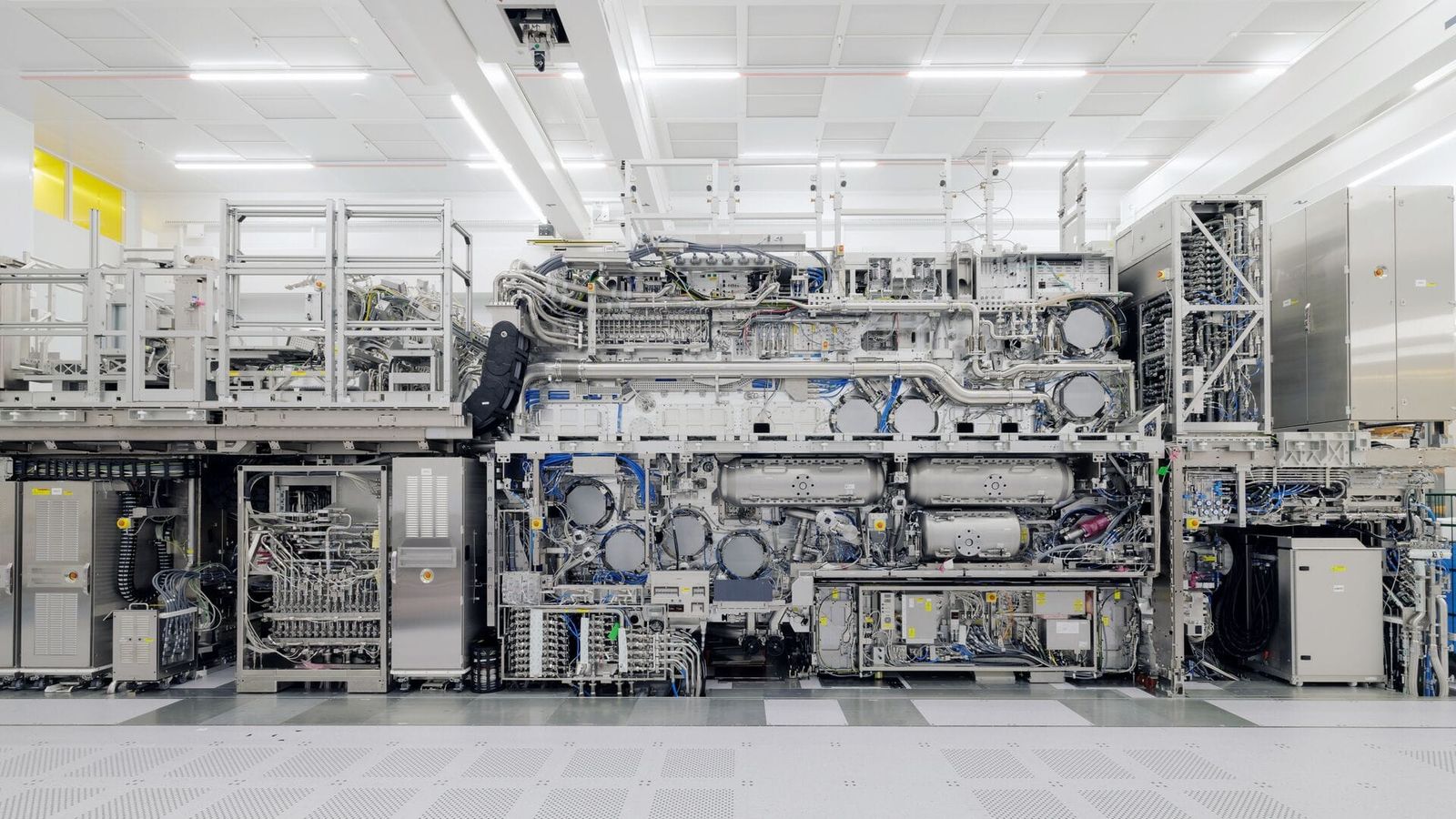 ASML TWINSCAN EXE:5000 High-NA EUV lithography system inside a semiconductor manufacturing cleanroom - ASML Q3 2026 earnings