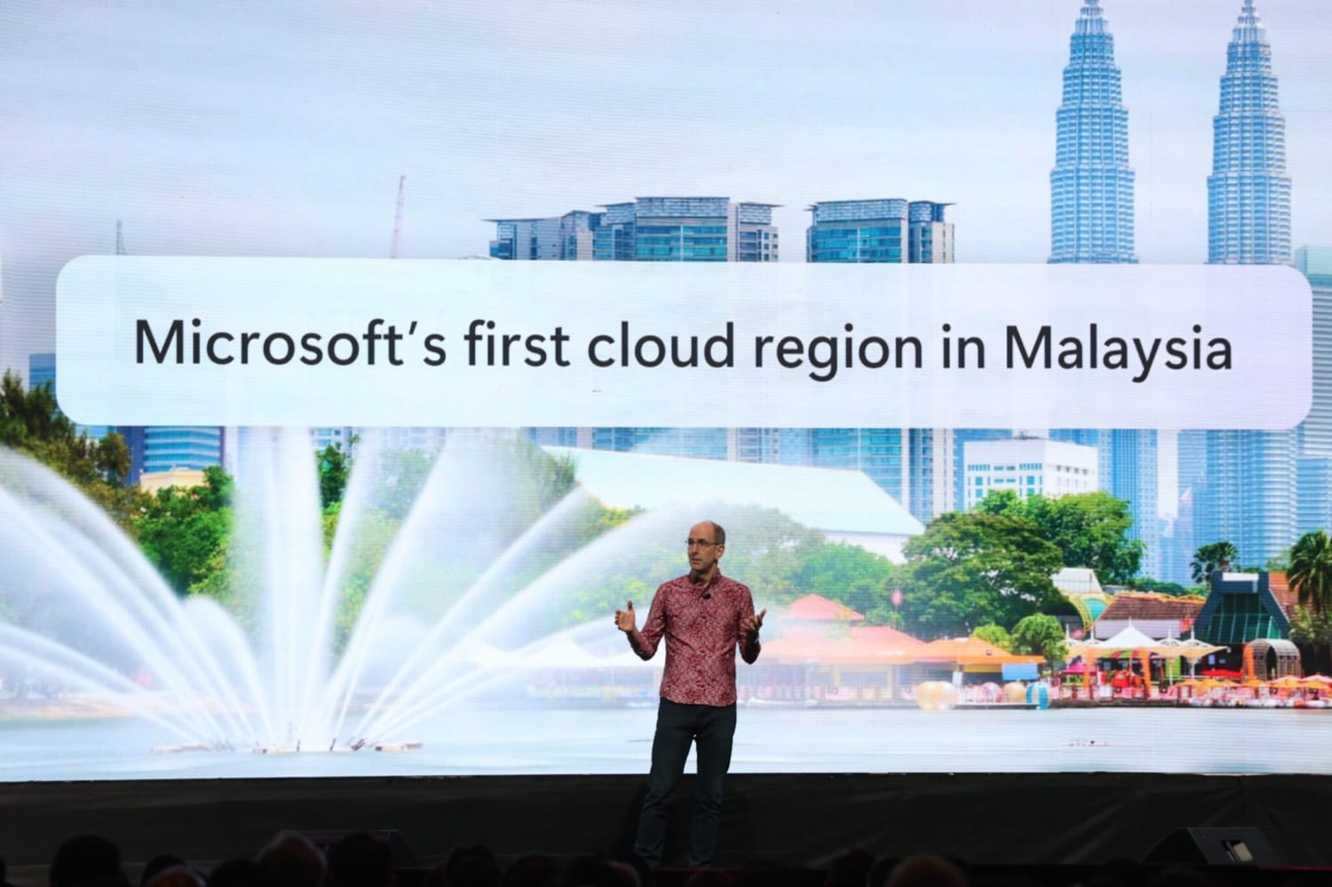 Microsoft cloud and AI event in Kuala Lumpur with datacenter presentation
