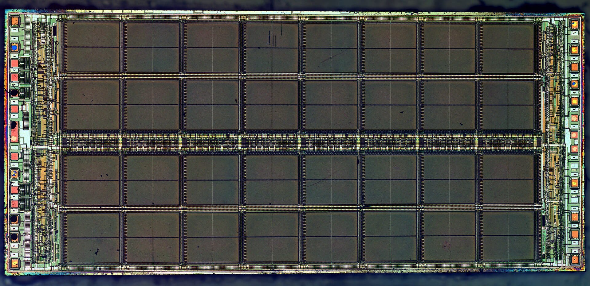 Micron MT4C1024 1Mbit DRAM die shot