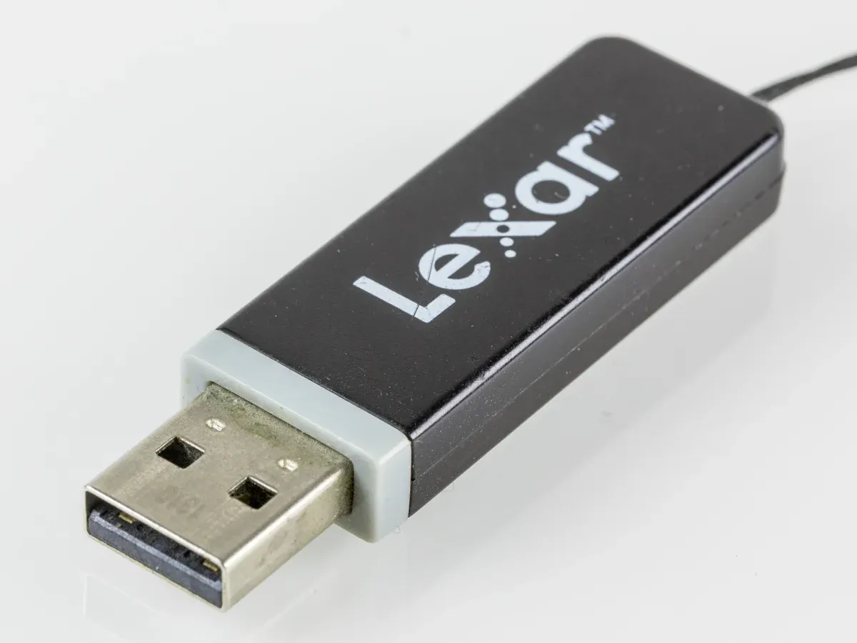 2019년 5월 23일 촬영한 Lexar 8GB USB 메모리. Longsys 산하 저장장치 브랜드의 과거 제품 참고 사진이며, 이번 상장이나 신규 고성능 제품을 보여주는 사진은 아닙니다.