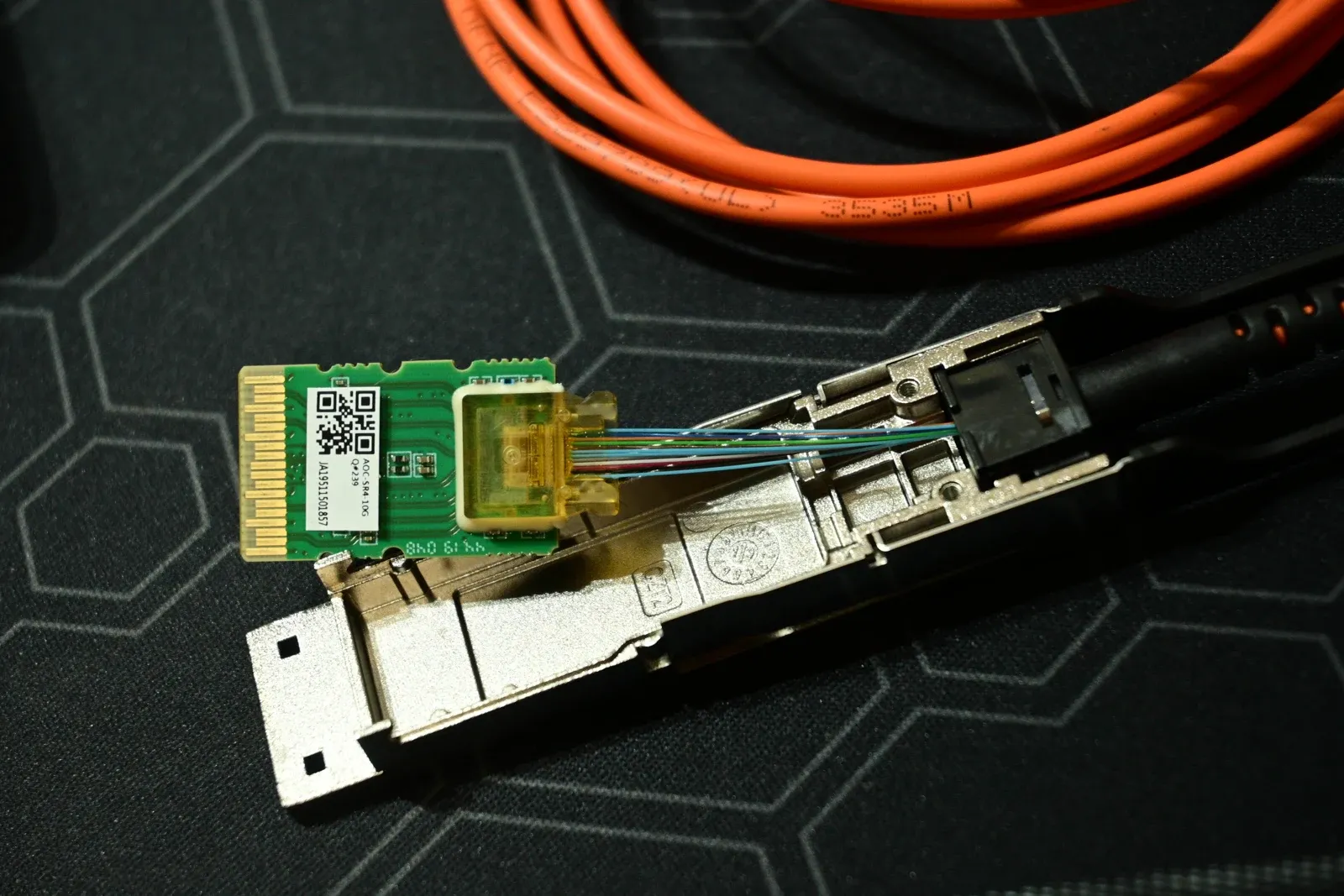 2025년 10월 분해한 40Gbit QSFP 광트랜시버. PicoJool VCSEL이나 200G 제품 사진 아님