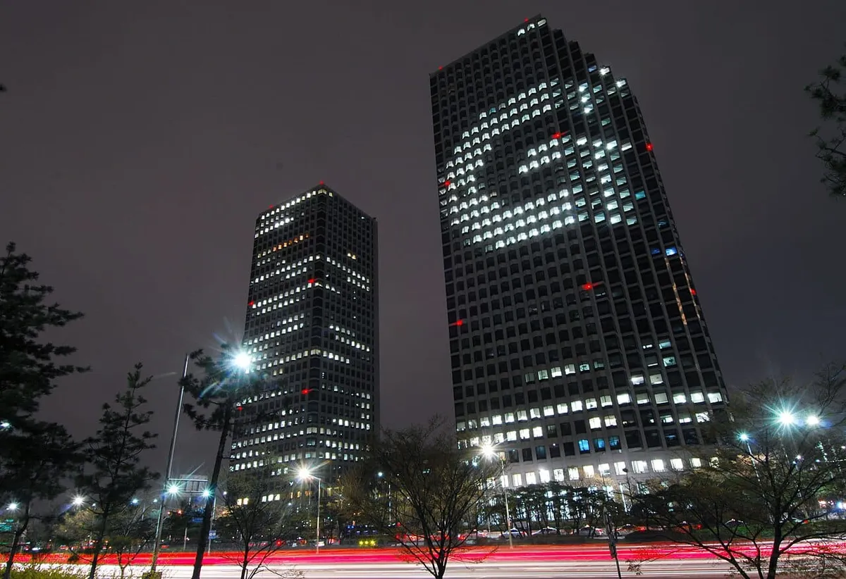 2013년 4월 서울 LG Twin Towers. LG전자의 과거 본사 참고 사진