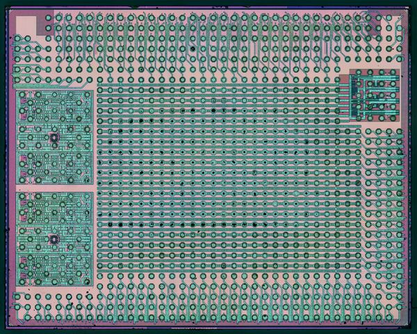 Historical Baikal-T1 processor die with a dense grid of flip-chip contacts; photograph by ZeptoBars.