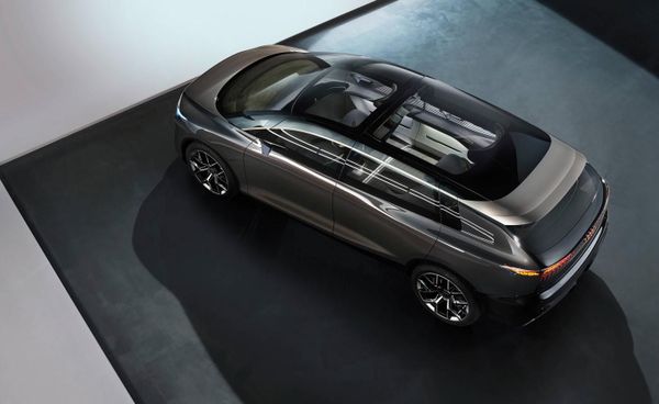 Dešimt naujų hibridinių ir elektrinių automobilių ir koncepcijų 2022 m.