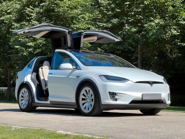 15 ilgiausiai važiuojančių elektromobilių, kuriuos galėsite įsigyti 2022 m.