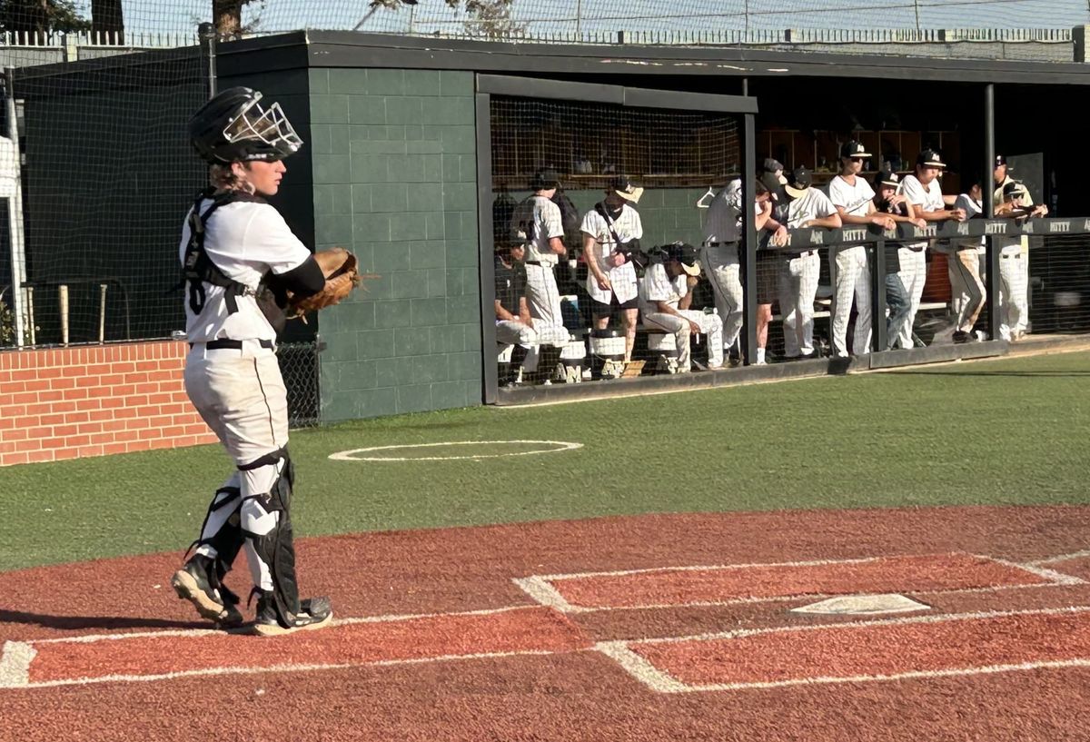 Monarchs pick off Sacred Heart