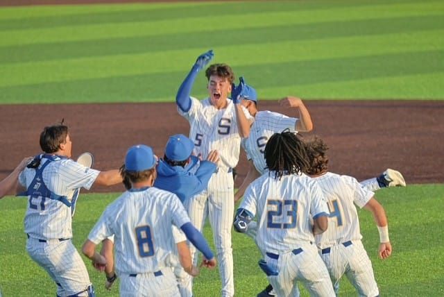 Perfect 10: Serra walks off Bells