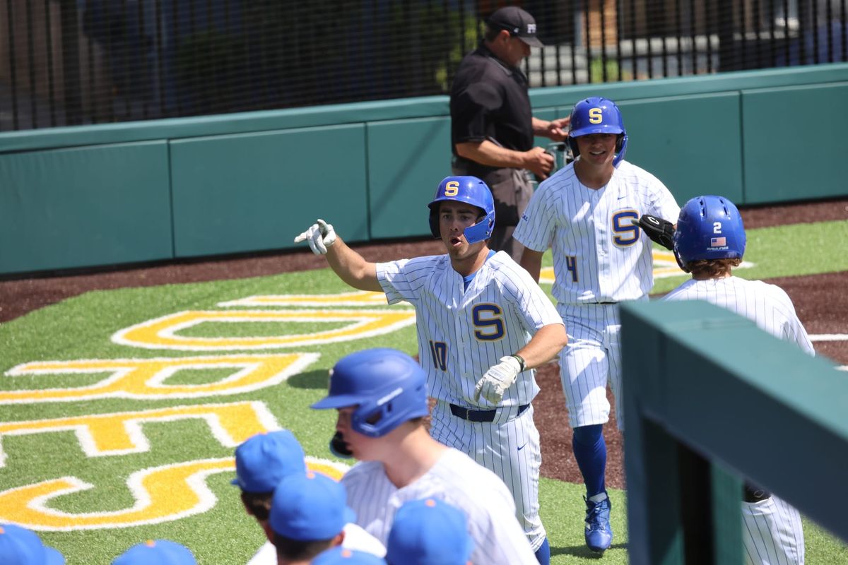 Padres respond; Still No. 1