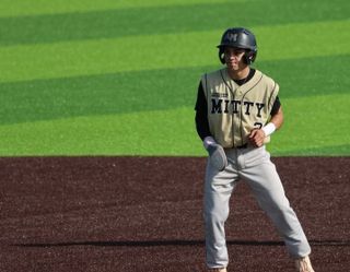 Mitty comes from behind to stun SI