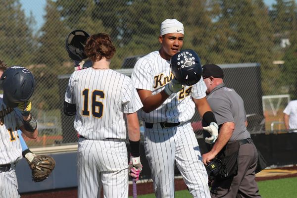 Menlo shows its might in Bay opener