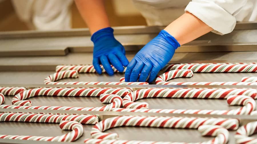 Disneyland 2018 Candy Cane Schedule Announced!