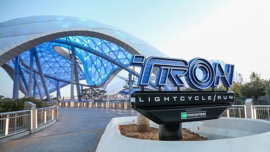 TRON Lightcycle / Run to Utilize Virtual Queue and Individual Lightning Lane, Double Sided Lockers