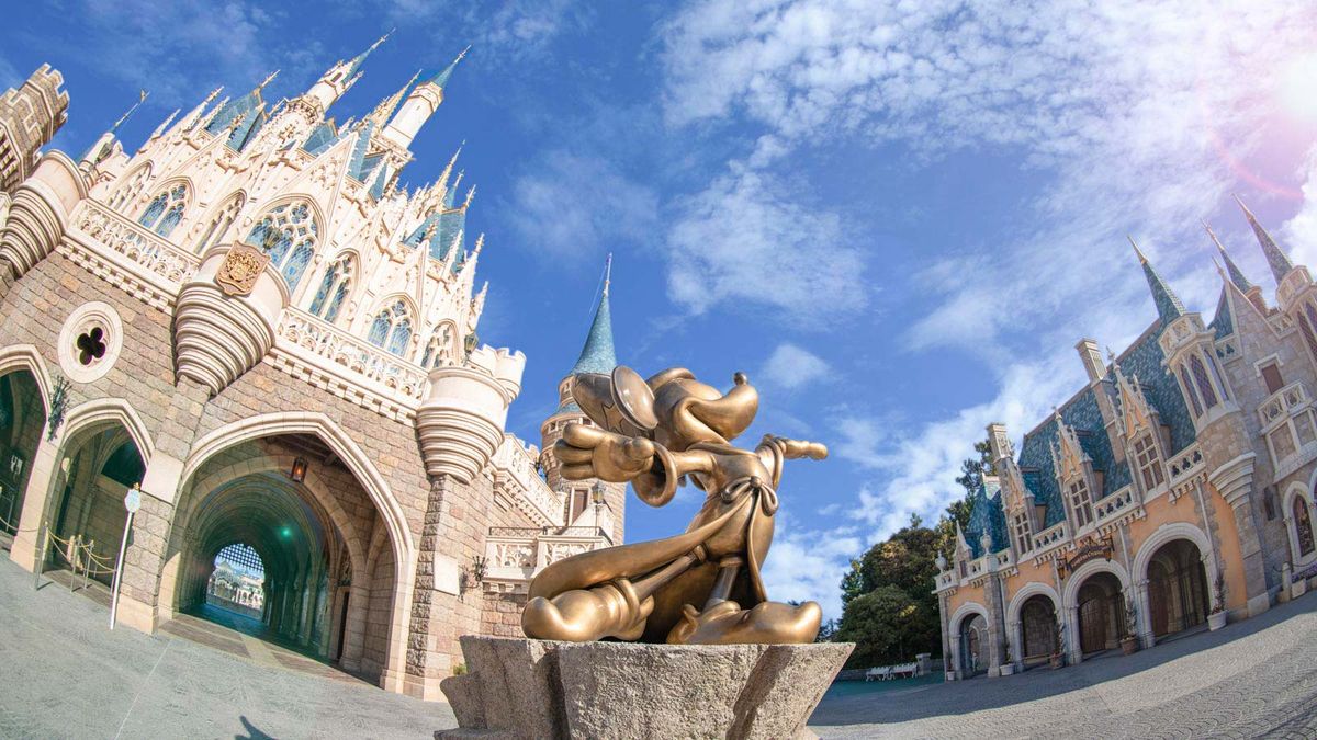 Toyko Disneyland Extends Closure Through Mid-May