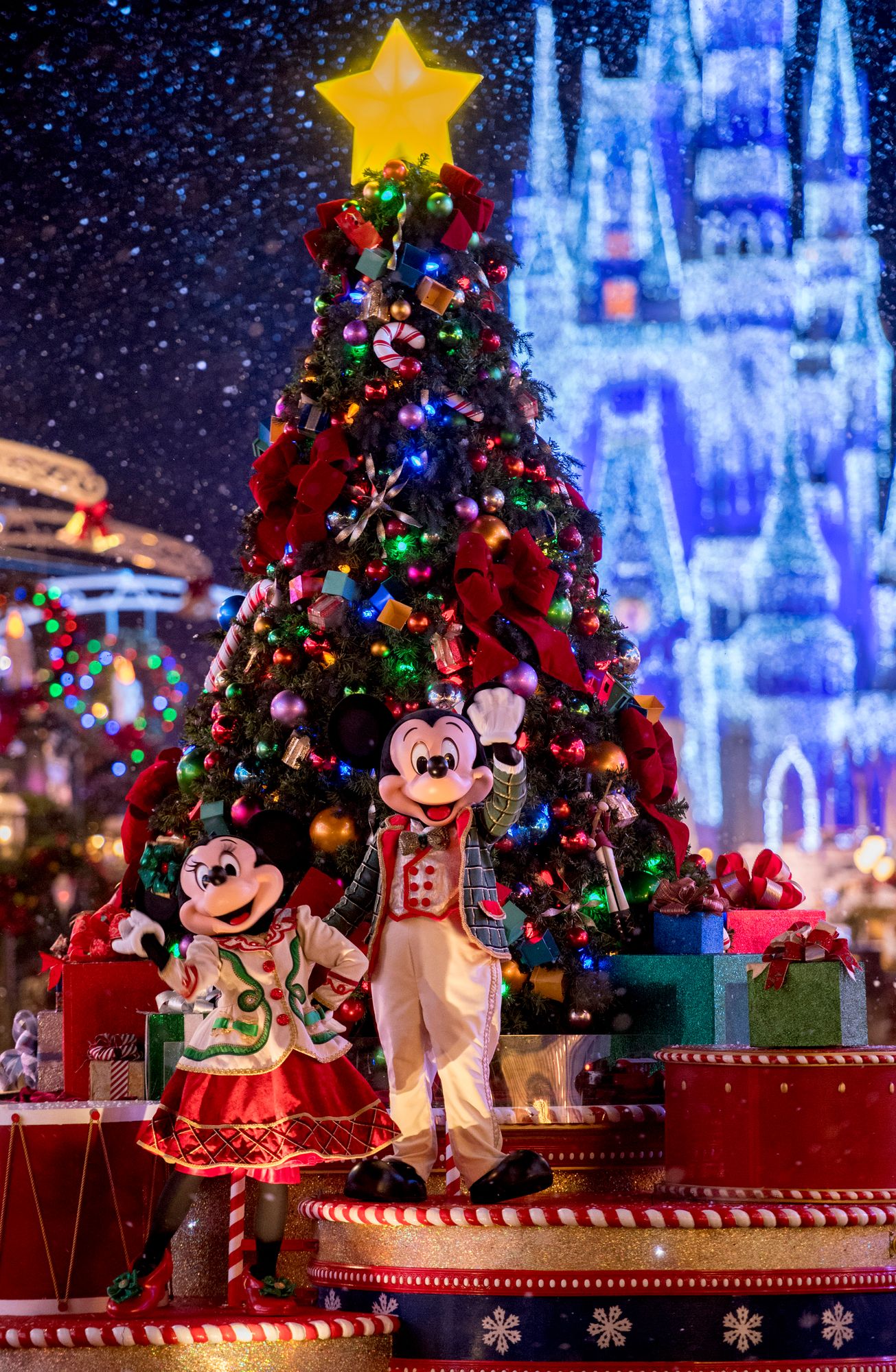 12 Must-Dos During the Holidays at Walt Disney World Resort