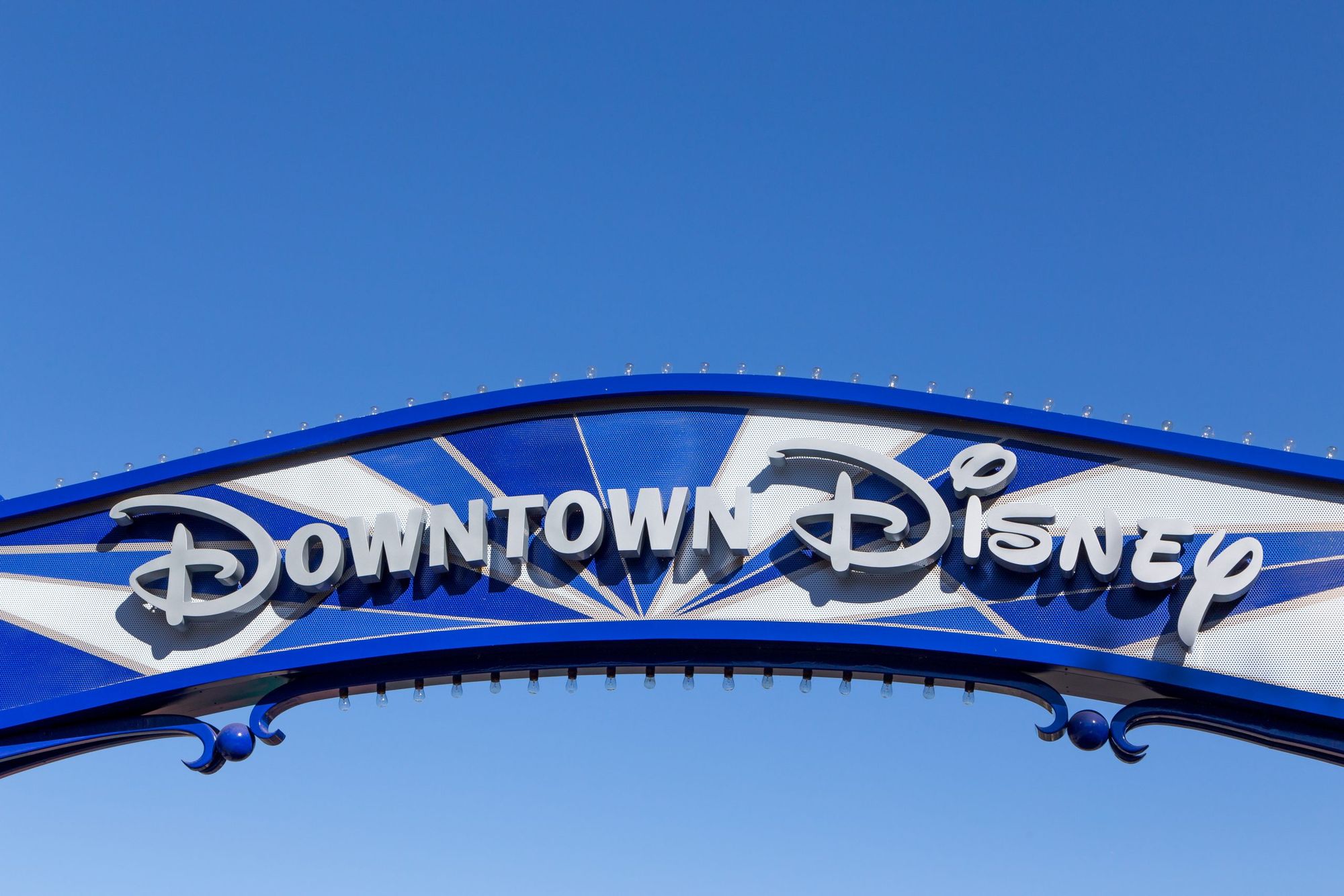 Disneyland's Downtown Disney Restaurants Closing Due to New Stay at Home Order