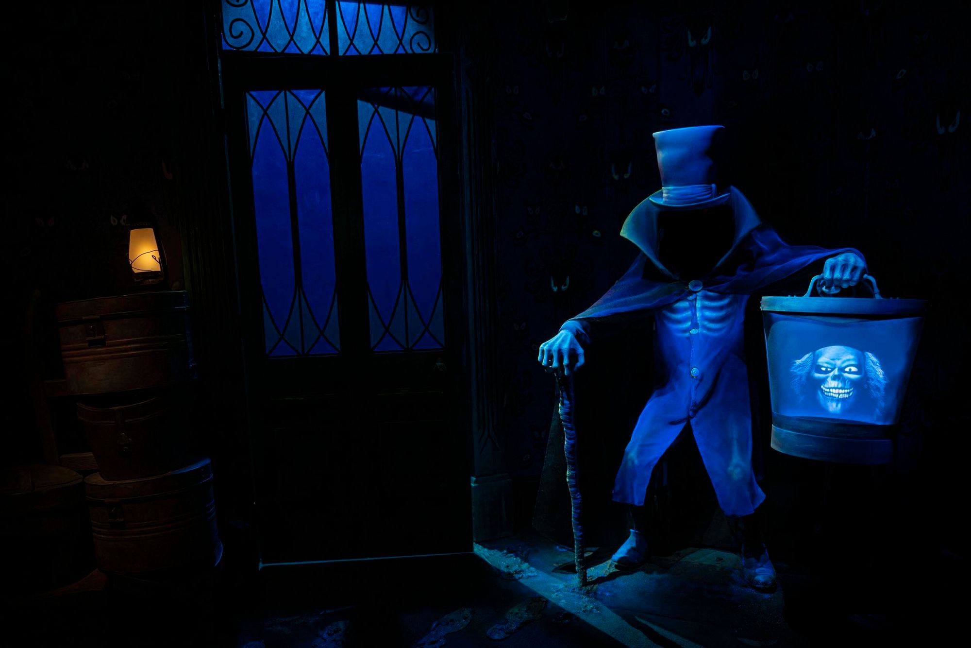 The Hatbox Ghost Materializes at Magic Kingdom’s Haunted Mansion
